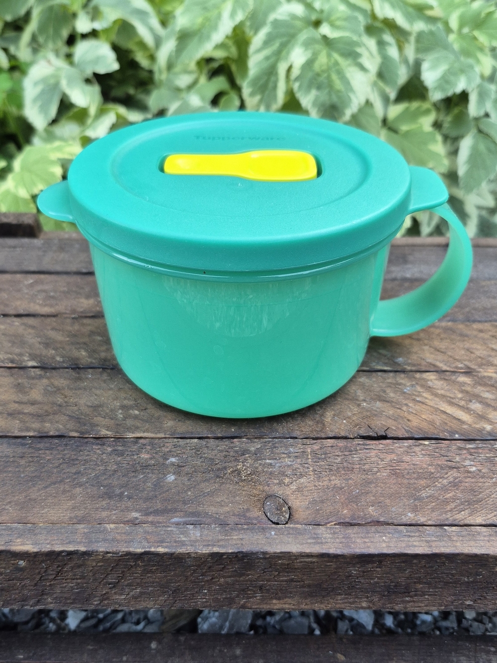 Like New Tupperware CrystalWave Plus Microwave Soup Mug 16oz Green